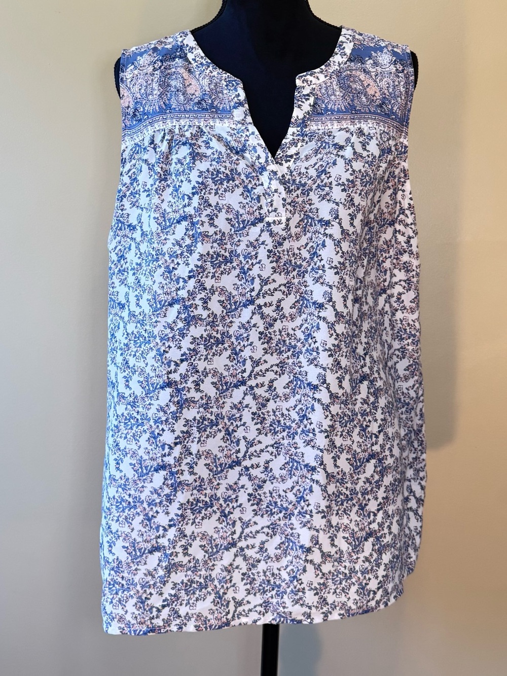 Dalia Women’s 1X Floral Paisley Tunic Blouse White Pink Blue Sleeveless NWOT